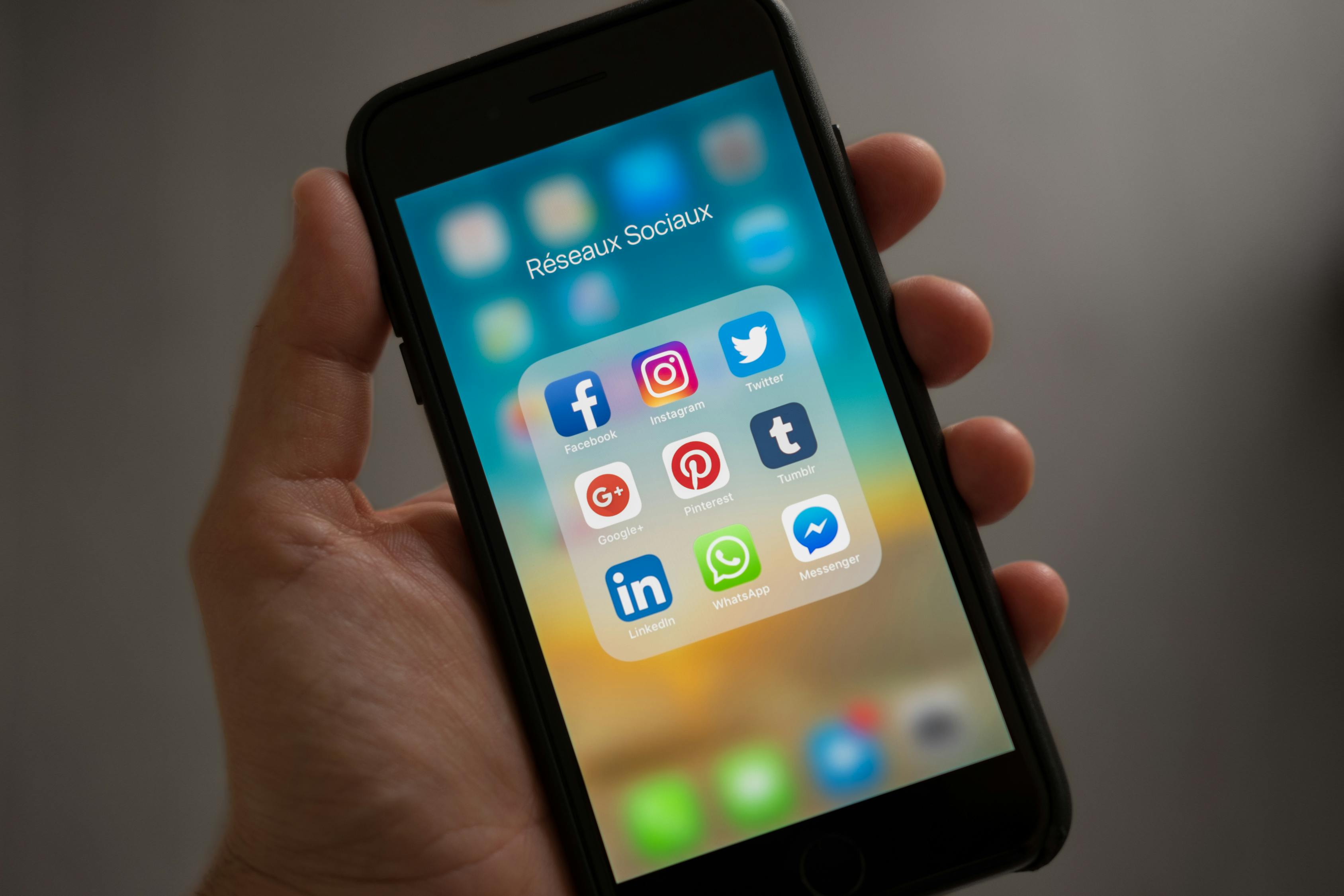 探索苹果iPhone 12系列，官网报价与市场竞争力分析